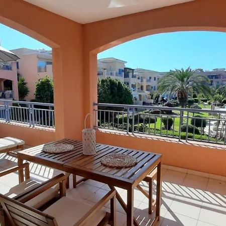 Limnaria Gardens - Superb Modern 1 Bed Apartment With Pool Views Пафос Экстерьер фото