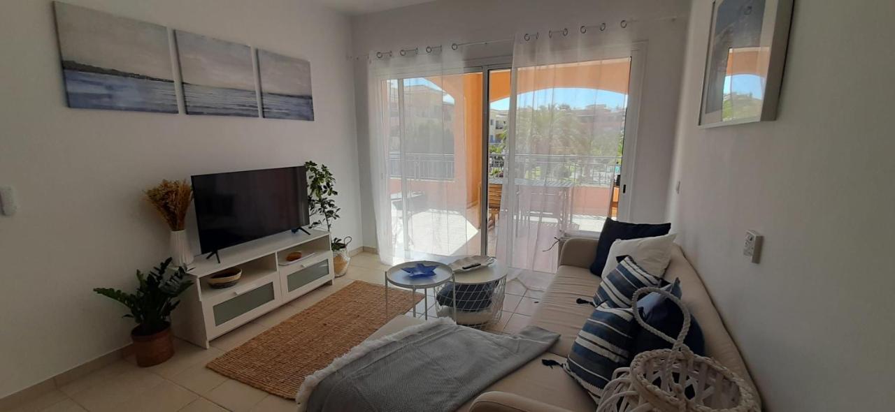 Limnaria Gardens - Superb Modern 1 Bed Apartment With Pool Views Пафос Экстерьер фото