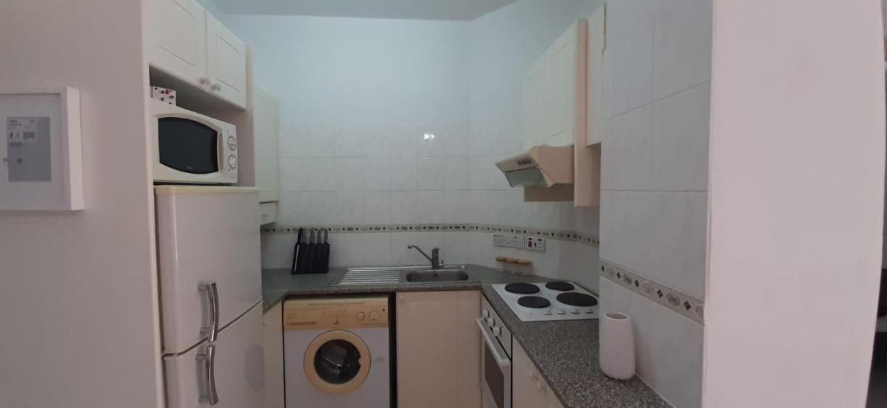 Limnaria Gardens - Superb Modern 1 Bed Apartment With Pool Views Пафос Экстерьер фото