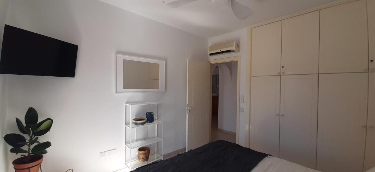 Limnaria Gardens - Superb Modern 1 Bed Apartment With Pool Views Пафос Экстерьер фото
