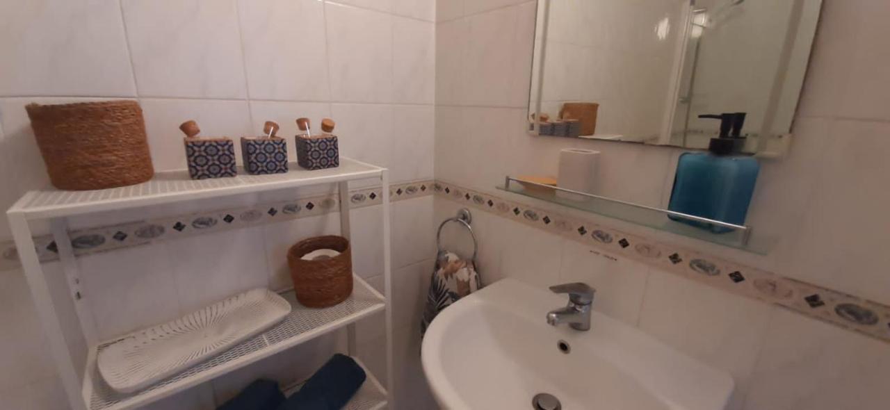 Limnaria Gardens - Superb Modern 1 Bed Apartment With Pool Views Пафос Экстерьер фото
