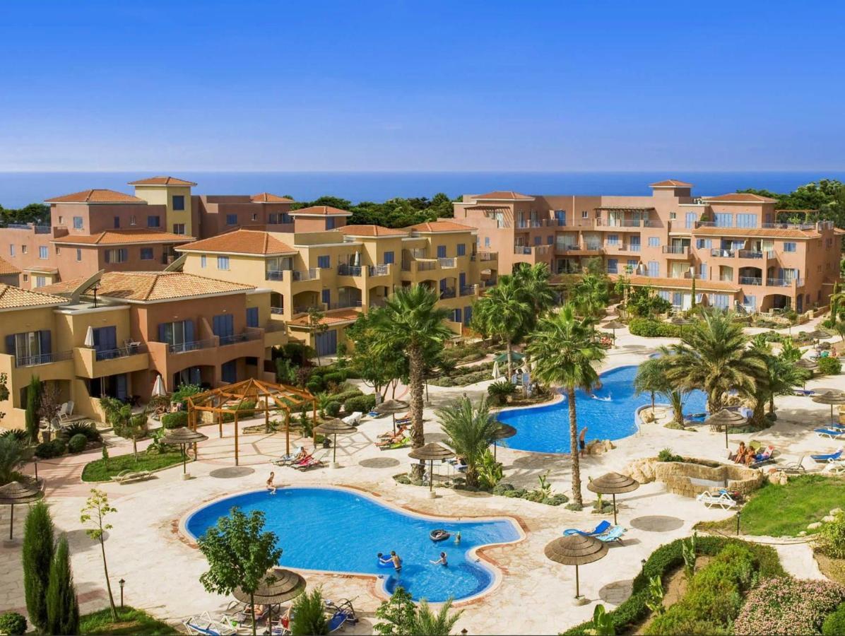 Limnaria Gardens - Superb Modern 1 Bed Apartment With Pool Views Пафос Экстерьер фото